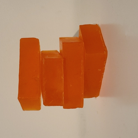 4 Grapefruit soaps - Picture 3 of 3